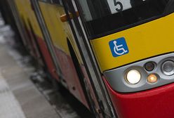 Zderzenie autobusu z samochodem. Trzy osoby trafiły do szpitala