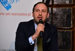 Wicedyrektor Muzeum Warszawy zdegradowany. Przez udostępnienie grafiki z nożem i Kaczyńskim