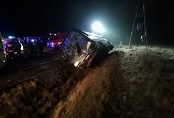 Tragiczny wypadek pod Poddębicami. 1 osoba nie żyje, 2 są ranne