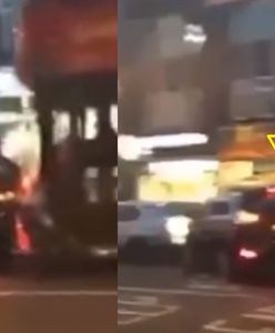 Autobus taranował samochód. W aucie płakało dziecko. Przechodnie próbowali zatrzymać kierowcę