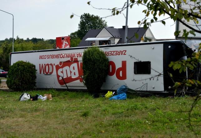 Autokar przewrócił się na bok na DK nr 9 