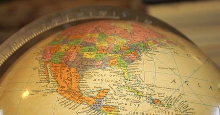 Dostrzegasz, czego w nim brakuje? Sprzedają najstarszy atlas świata