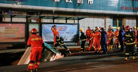 Chiny. Autobus zapadł się pod ziemię. Zginęli pasażerowie