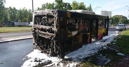 Bielany. Autobus stanął w ogniu. Nikt nie został ranny [ZDJĘCIA]