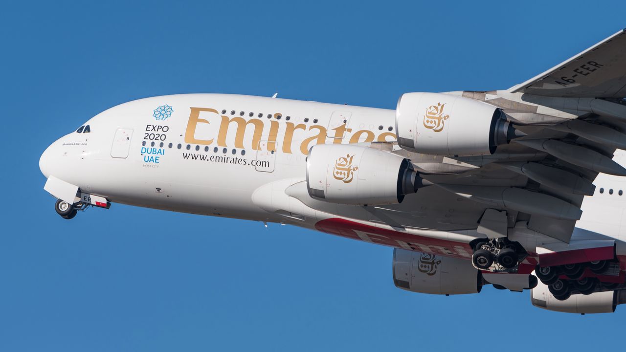 Airbus A380 i pękające skrzydła. Producent apeluje do linii lotniczych o ostrożność