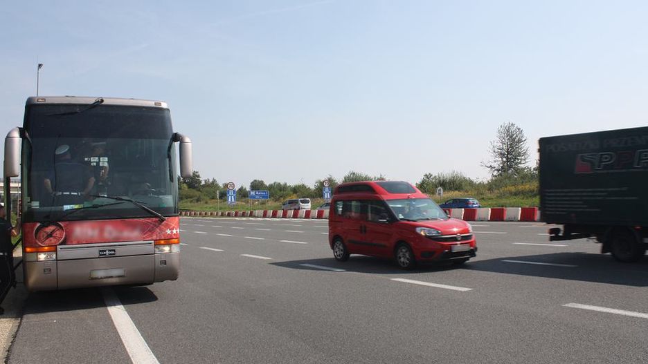 Kierowca chciał cofnąć się, jak stwierdził: "jedynie o kilometr".