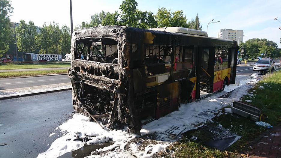 Tył autobusu doszczętnie spłonął