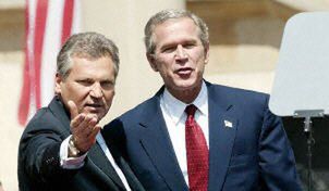 Bush i Kwaśniewski scalają Europę z Ameryką