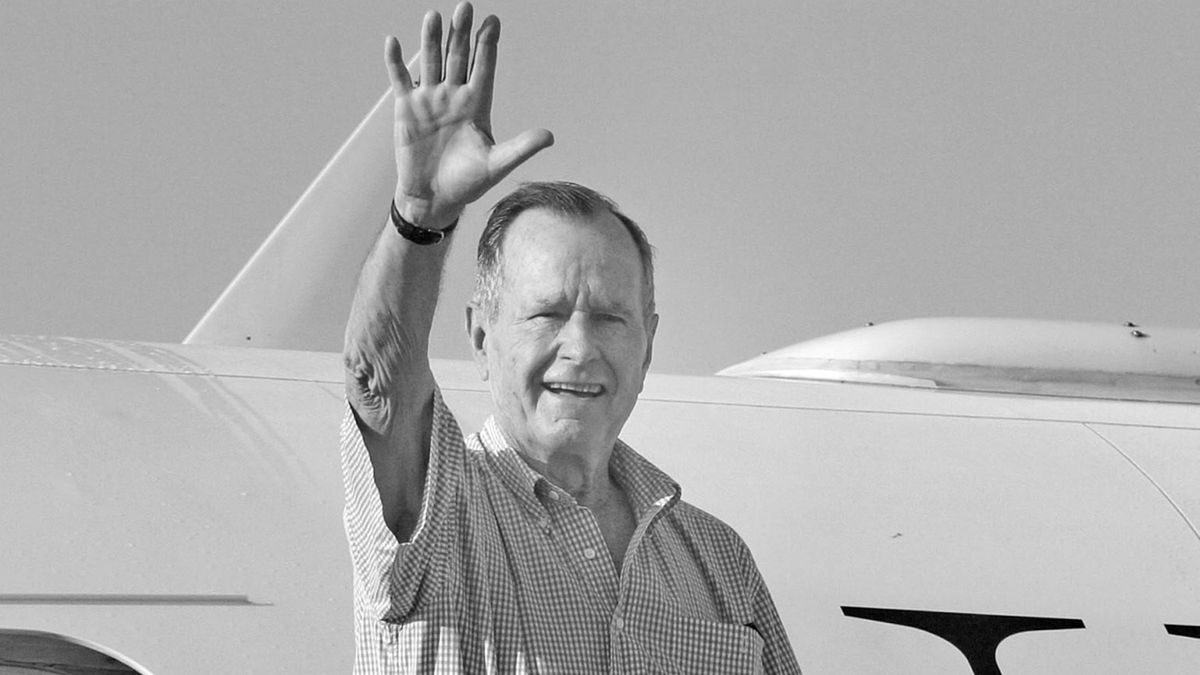 41. prezydent USA znany był z zamiłowania do latania i skoków spadochronowych