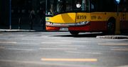 Ochota. Autobus wjechał w zaparkowane samochody