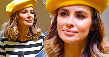 Moherowy beret, białe kozaki, gruby pasek… Tak Natalia Siwiec ubrała się na domówkę Pasażu TESCO w Krakowie