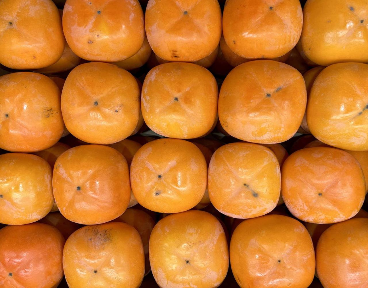 Wystarczy jeden dziennie. "Złoty owoc" wiąże kwasy żółciowe i zbija cholesterol