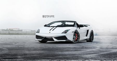 Lamborghini Gallardo LP 570-4 Spyder Performante na lekkich kołach Strasse Wheels