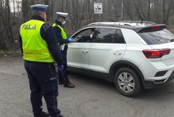 Obowiązkowe maseczki w autach. Przepisy pozostawiają wątpliwości