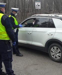 Obowiązkowe maseczki w autach. Przepisy pozostawiają wątpliwości