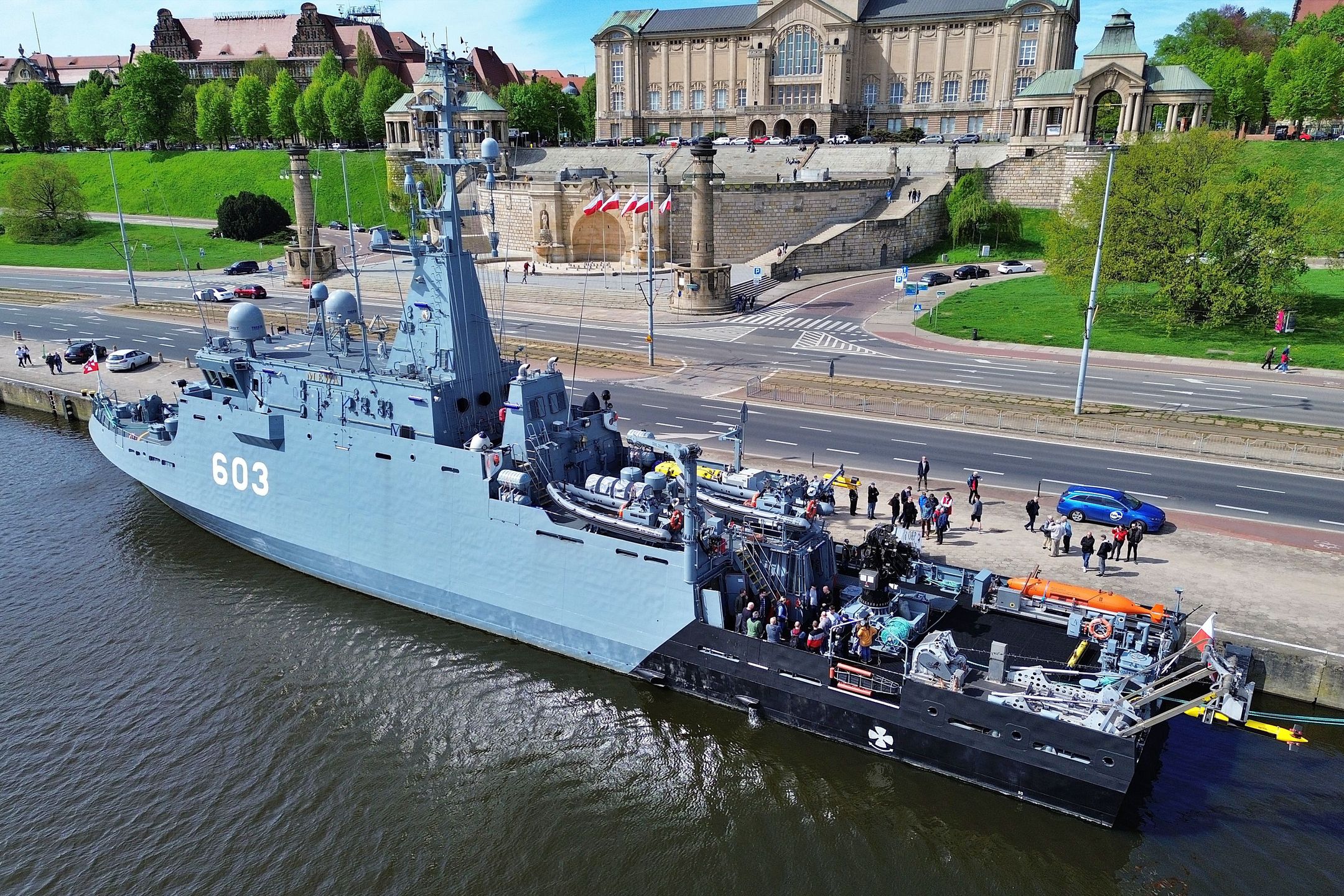 Widok na pokład rufowy ORP Mewa