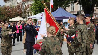 Z biało-czerwoną w sercu i na ramieniu. Ślubowanie kadetów klas wojskowych i policyjnych w Wadowicach