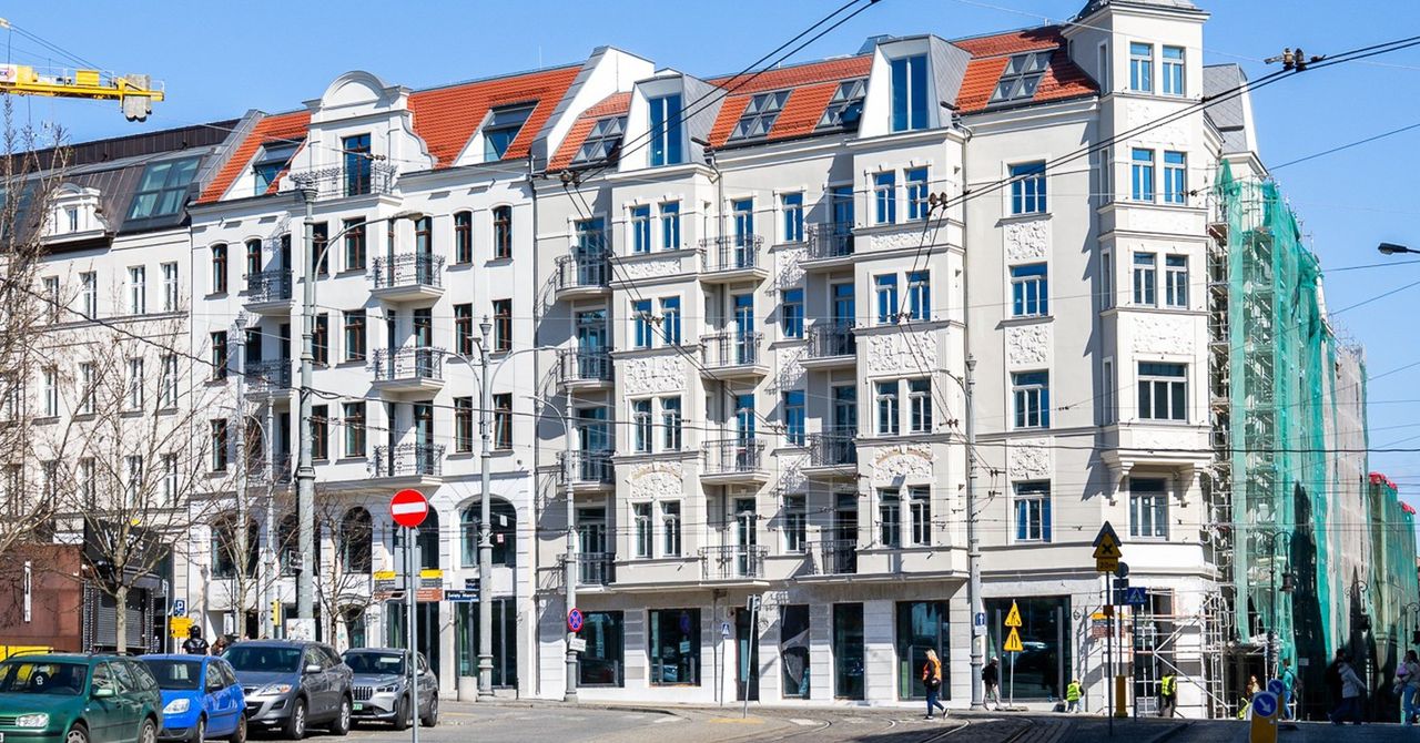 W sercu Poznania powstaje wyjątkowa kamienica. Skosztujesz tu kuchni z całego świata. Mamy zdjęcia odrestaurowanego budynku