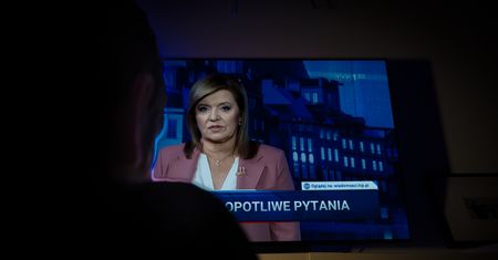 Okrutnie zadrwili z pracowników TVP. "A Ty? Chcesz się przebranżowić?"