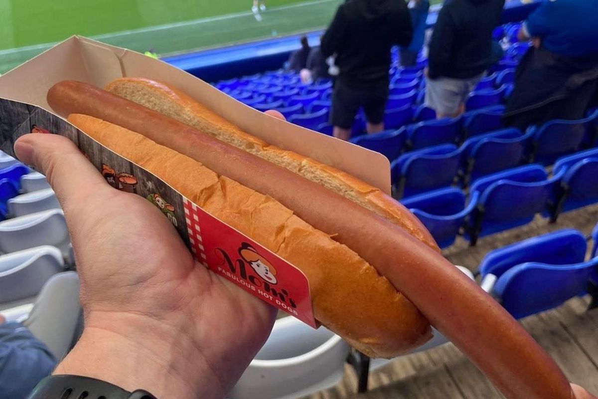 Absurdalny hot-dog na stadionie. Ile byś za niego zapłacił?