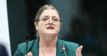 Aborcja zakazana z powodu religii? Dwuznaczny wpis Pawłowicz