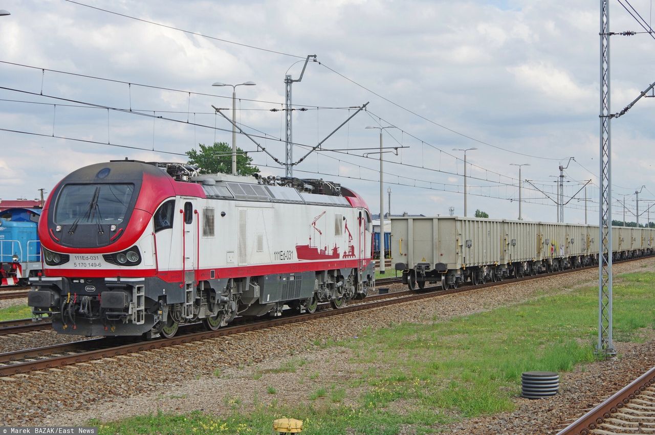 Tragedia na torach. Nie żyje 14-latek. Ratował koleżankę