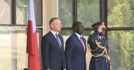 Prezydent Duda w Afryce. Przywitany nietypowym wykonaniem polskiego hymnu