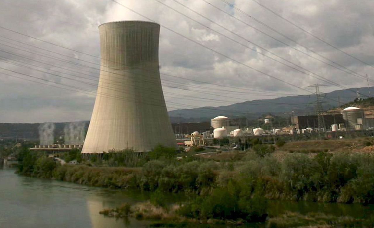 Awaria w elektrowni atomowej w Katalonii. Nie żyje strażak