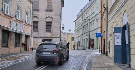 Czujne oko kamery strzeże wjazdu na Stare Miasto. Nieuważni kierowcy otrzymają pamiątkowe zdjęcie z mandatem