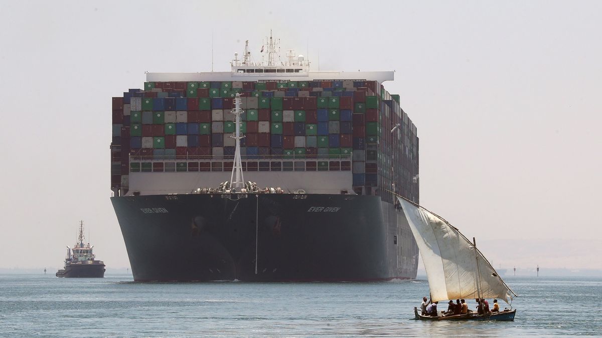 Kontenerowiec Ever Given utknął w Kanale Sueskim 23 marca - dopiero dziś, 7 lipca mógł ruszyć w dalszą podróż 