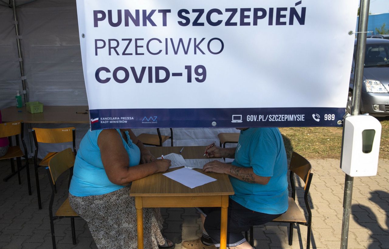 Szczepienia przeciwko COVID-19. Lawinowo rośnie liczba niszczonych dawek szczepionek 