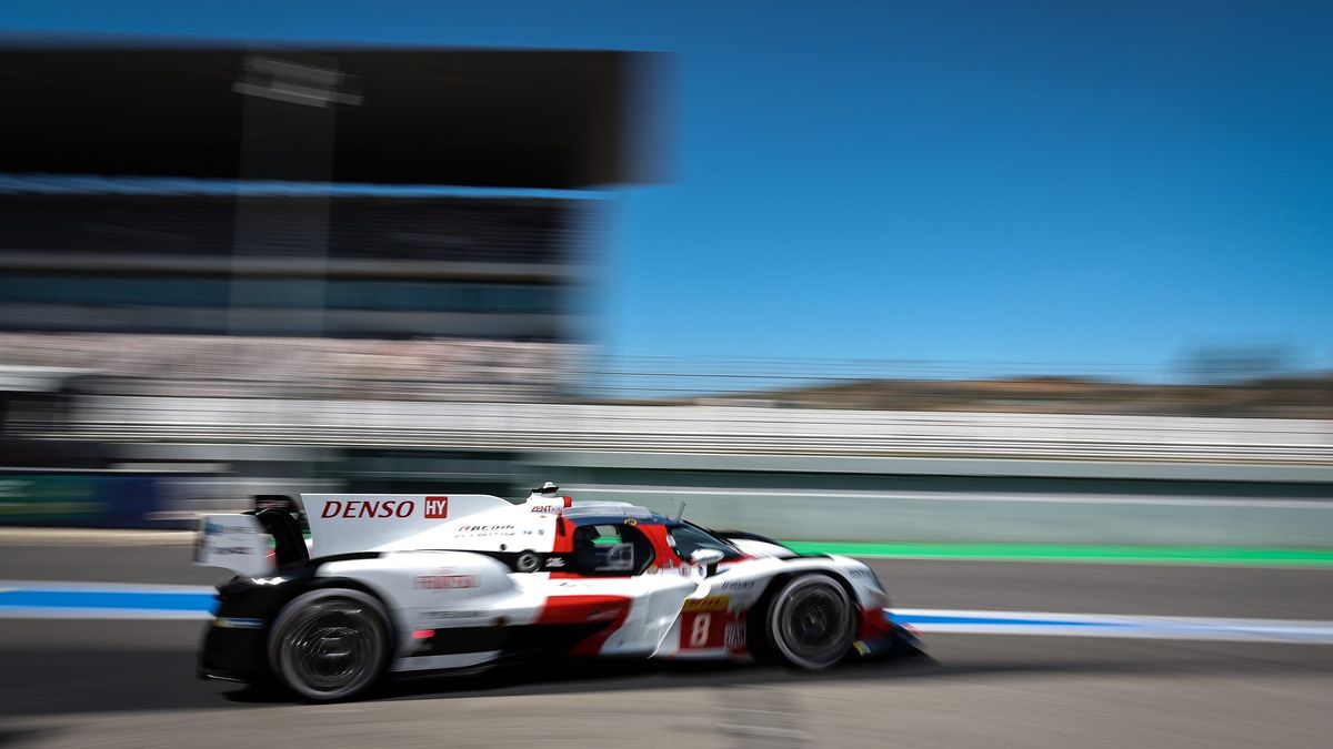 Załoga Toyota GAZOO Racing #8