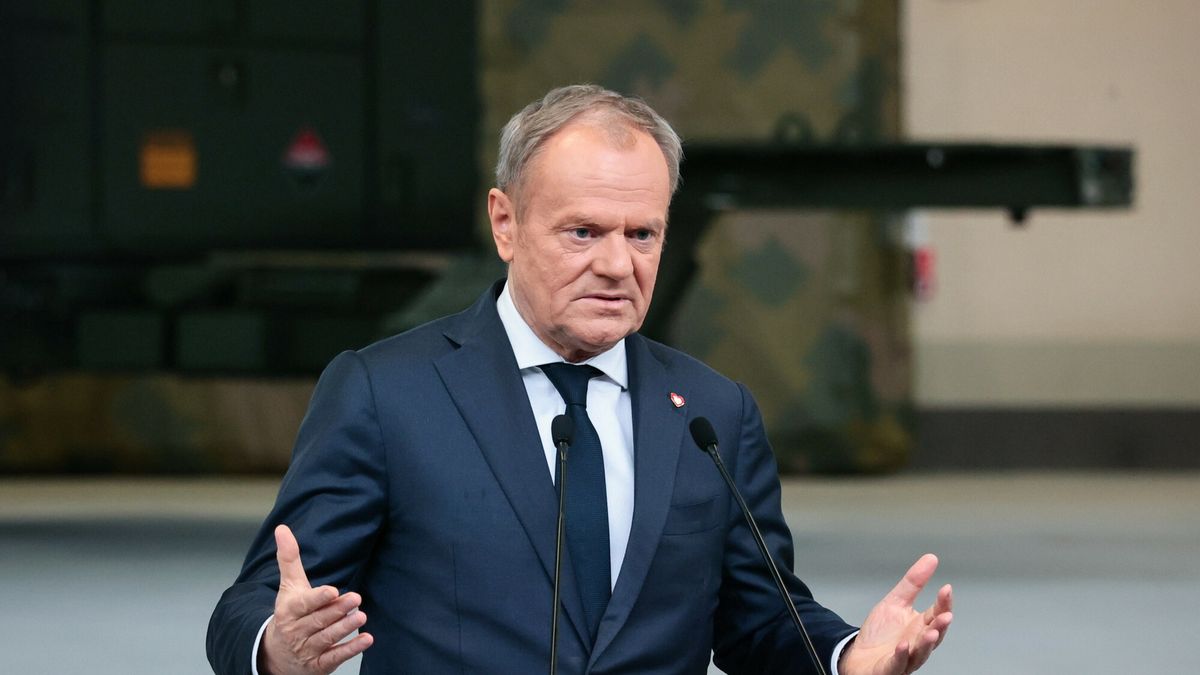 Podpisanie umowy mi?dzyrz?dowej w ramach II fazy programu Wis?a
Fot. Anita Walczewska/East News, 31.03.2025. Uroczystosc podpisania umowy miedzyrzadowej na dostawe elementow logistycznych i szkoleniowych dla II fazy programu Wisla, w 3. Warszawskiej Brygadzie Rakietowej Obrony Powietrznej w Sochaczewie. 
N/z: premier Donald Tusk
Anita Walczewska