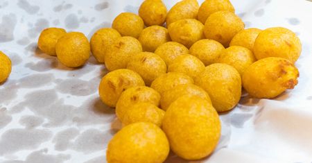 Żadne kopytka czy pieczone ziemniaczki. Pani Henia do kotletów podaje jeszcze lepszy dodatek