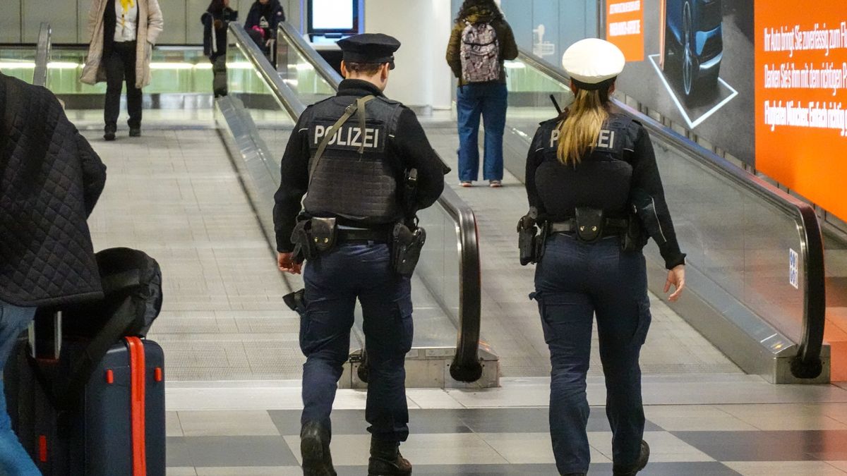 Patrol niemieckiej policji — zdjęcie ilustracyjne