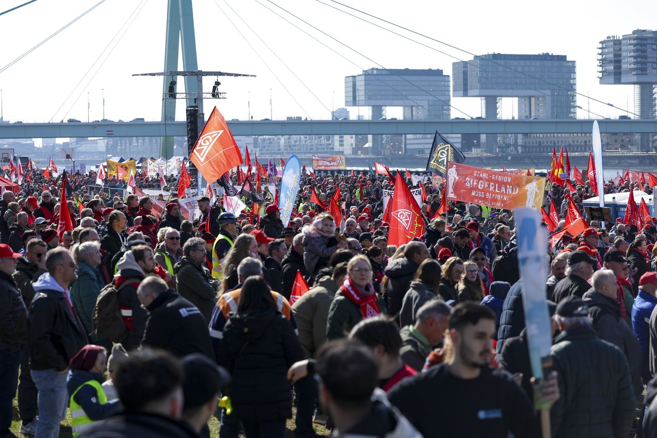 German industry workers rally for jobs and innovation boost