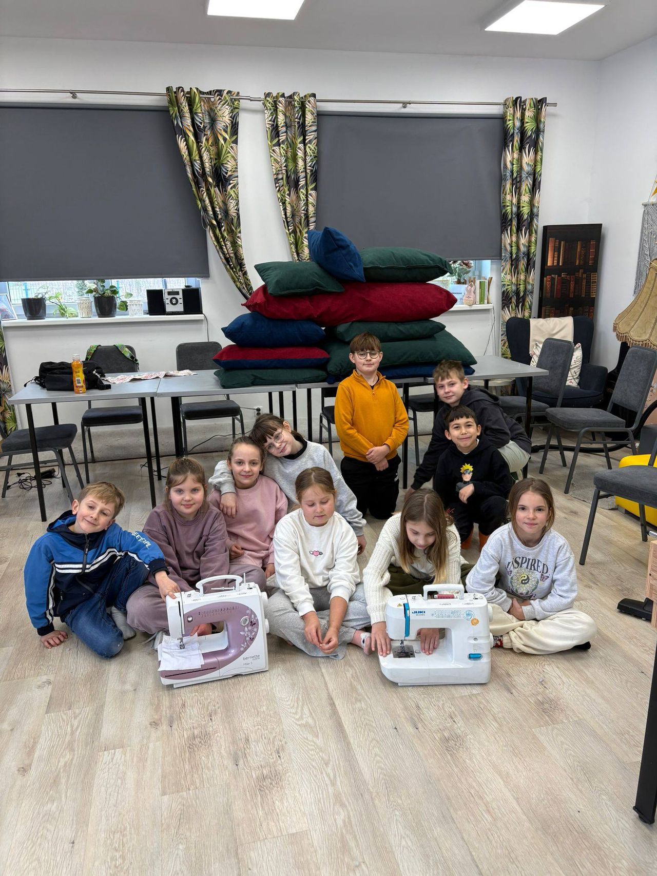 "Kropla drąży skałę!" - najmłodsi mieszkańcy gminy Łubianka uszyli posłania dla bezpańskich psów