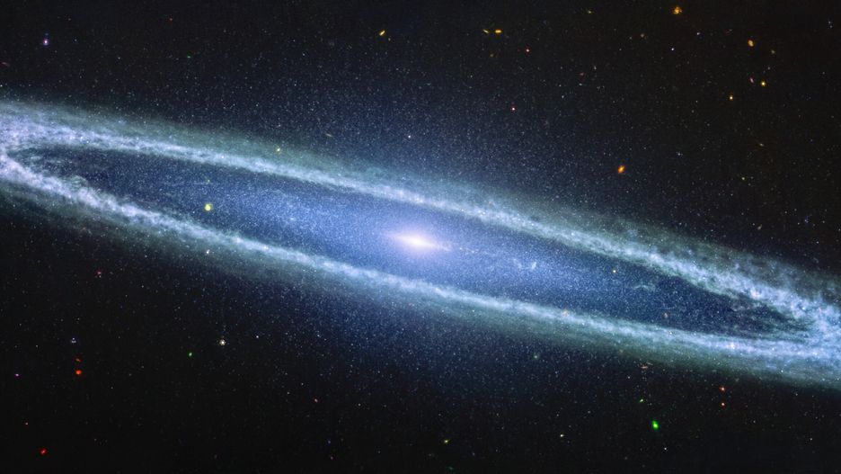 Galaktyka Messier 104 w obiektywie teleskopu Jamesa Webba