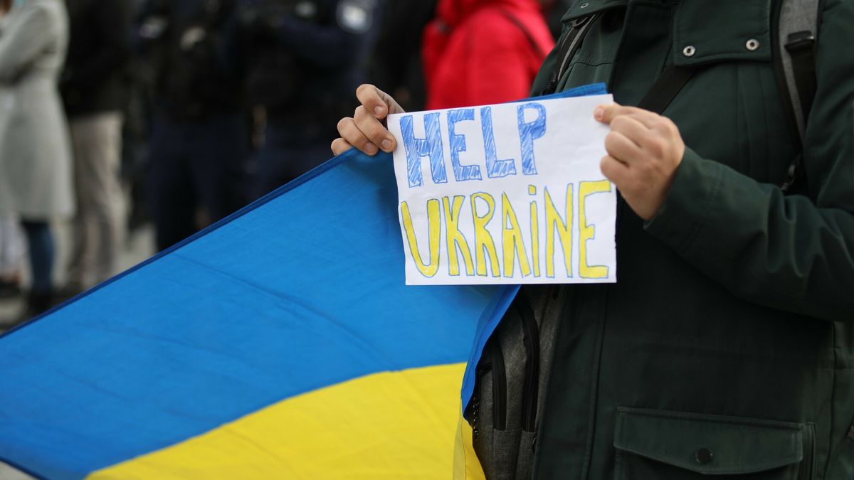 Rozpoczęły się negocjacje Ukrainy z Rosją na granicy białoruskiej. Na zdjęciu jeden z licznych protestów przeciwko rosyjskiej agresji