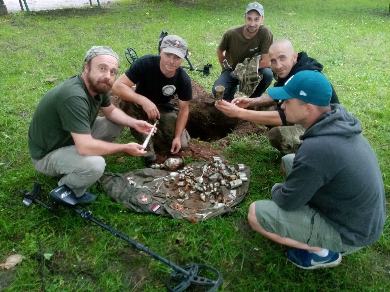 W Nowym Sączu odnaleziono skarb. Skrzynia srebra pochodzi z przełomu XIX/XX w.
