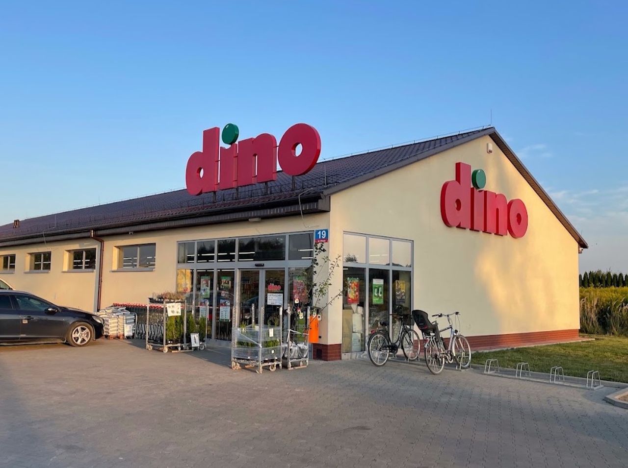 Znicze 6+6 gratis. Wielkie promocje na Wszystkich Świętych w Dino