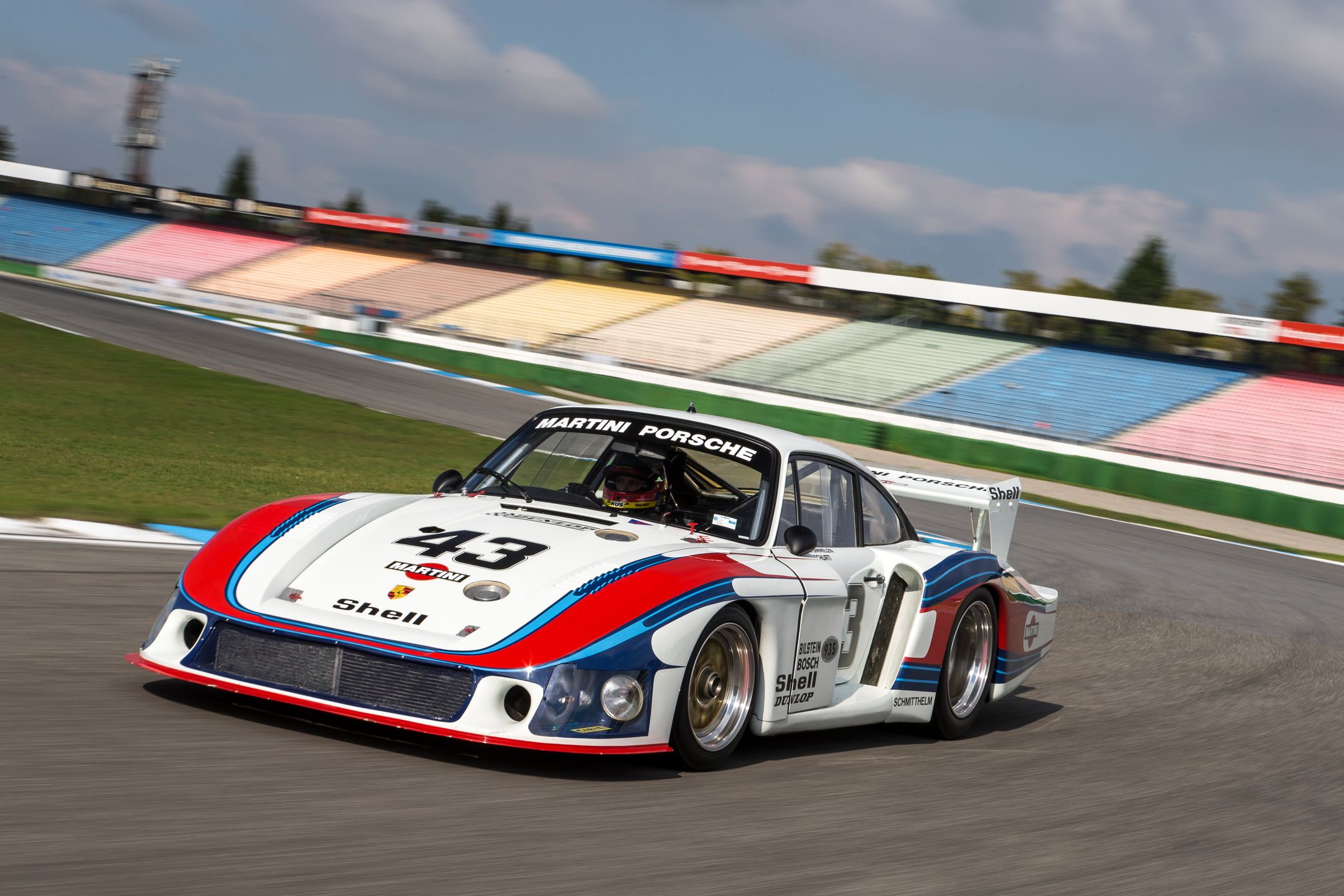 Najsłynniejsza i bodaj najciekawsza maszyna z turbodoładowaniem w historii wyścigów - Porsche 935.