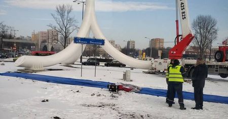 Maszt Niepodległości w Lublinie. Czas na zmianę brudnej flagi