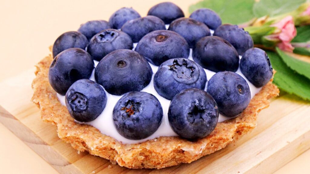 Białkowa tartaletka z borówkami przepis