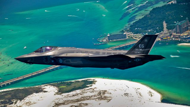 Pierwszy F-35 Lightning II gotowy do akcji! [galeria] 13