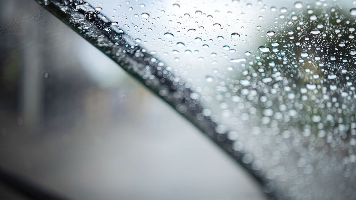 Zaparowane szyby mogą być wynikiem zaniedbań kierowcy.