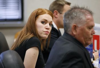 Odłączyła aktora od aparatury. Teraz była żona podda się wykrywaczowi kłamstw