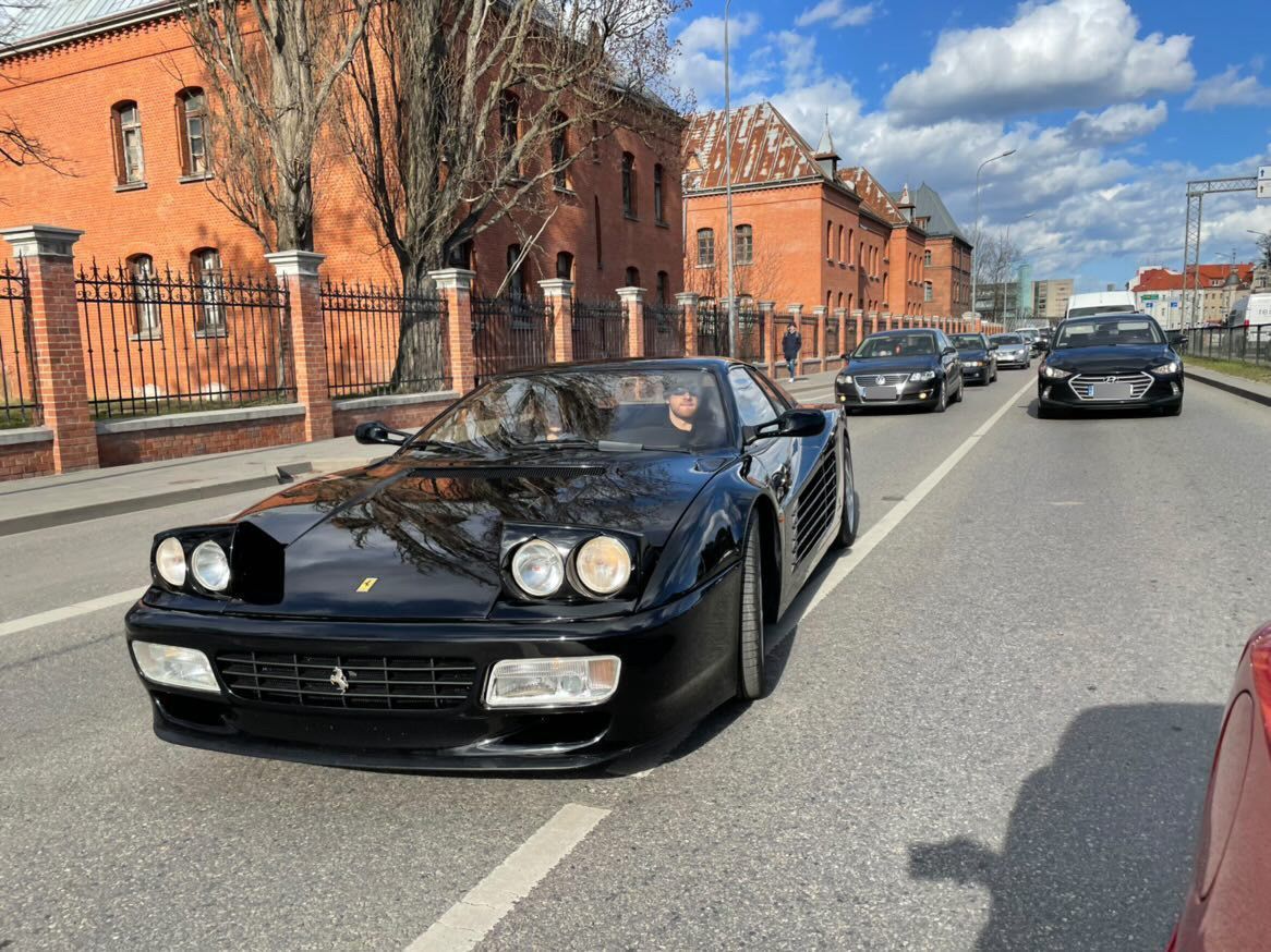 Maciej Musiał w unikatowym ferrari