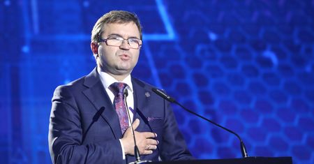 Zbigniew Girzyński: Premier musi lawirować, nie jest samodzielny [WYWIAD]