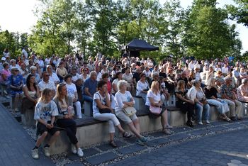 Dni Rypina 2025. W muszli koncertowej wystąpili m.in. Grażyna Łobaszewska i Tomasz Makowiecki. Zobaczcie zdjęcia